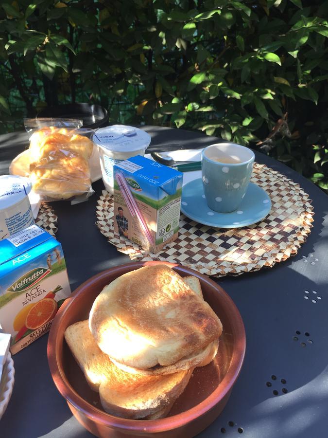 Casa La Viola Blu Bed and Breakfast Τσερνόμπιο Εξωτερικό φωτογραφία