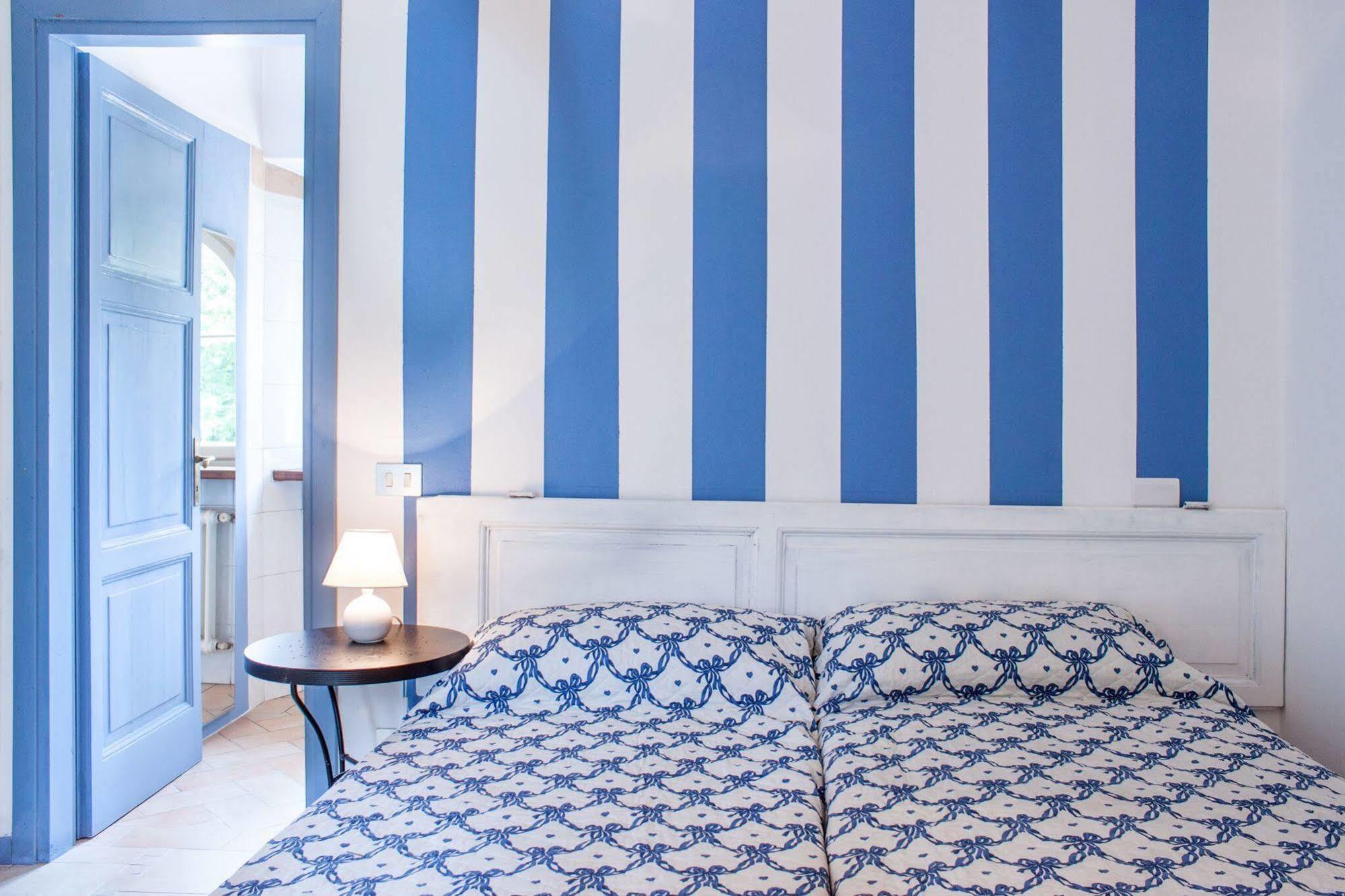 Casa La Viola Blu Bed and Breakfast Τσερνόμπιο Εξωτερικό φωτογραφία
