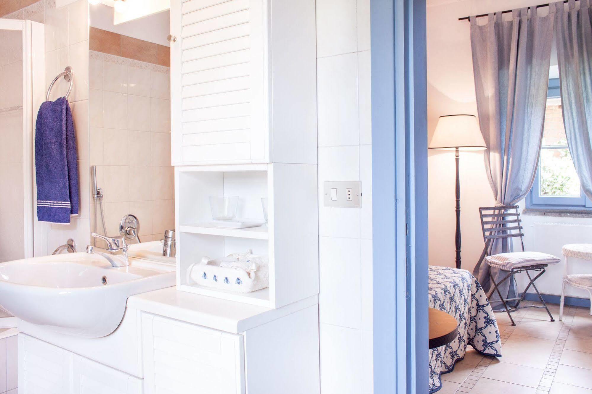 Casa La Viola Blu Bed and Breakfast Τσερνόμπιο Εξωτερικό φωτογραφία
