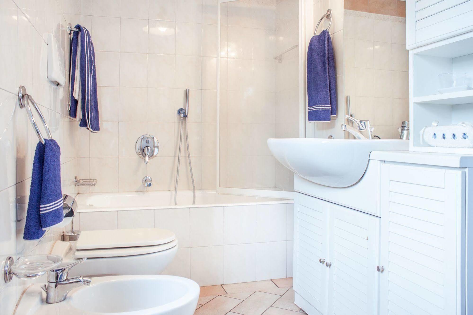 Casa La Viola Blu Bed and Breakfast Τσερνόμπιο Εξωτερικό φωτογραφία